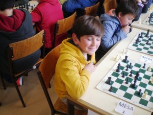 Câmara de Lousada dá aulas de xadrez às crianças para desenvolverema  concentração e o raciocínio